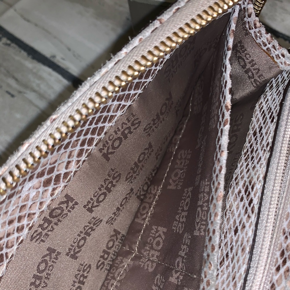 Michael Kors Python Print Wallet. - image 3